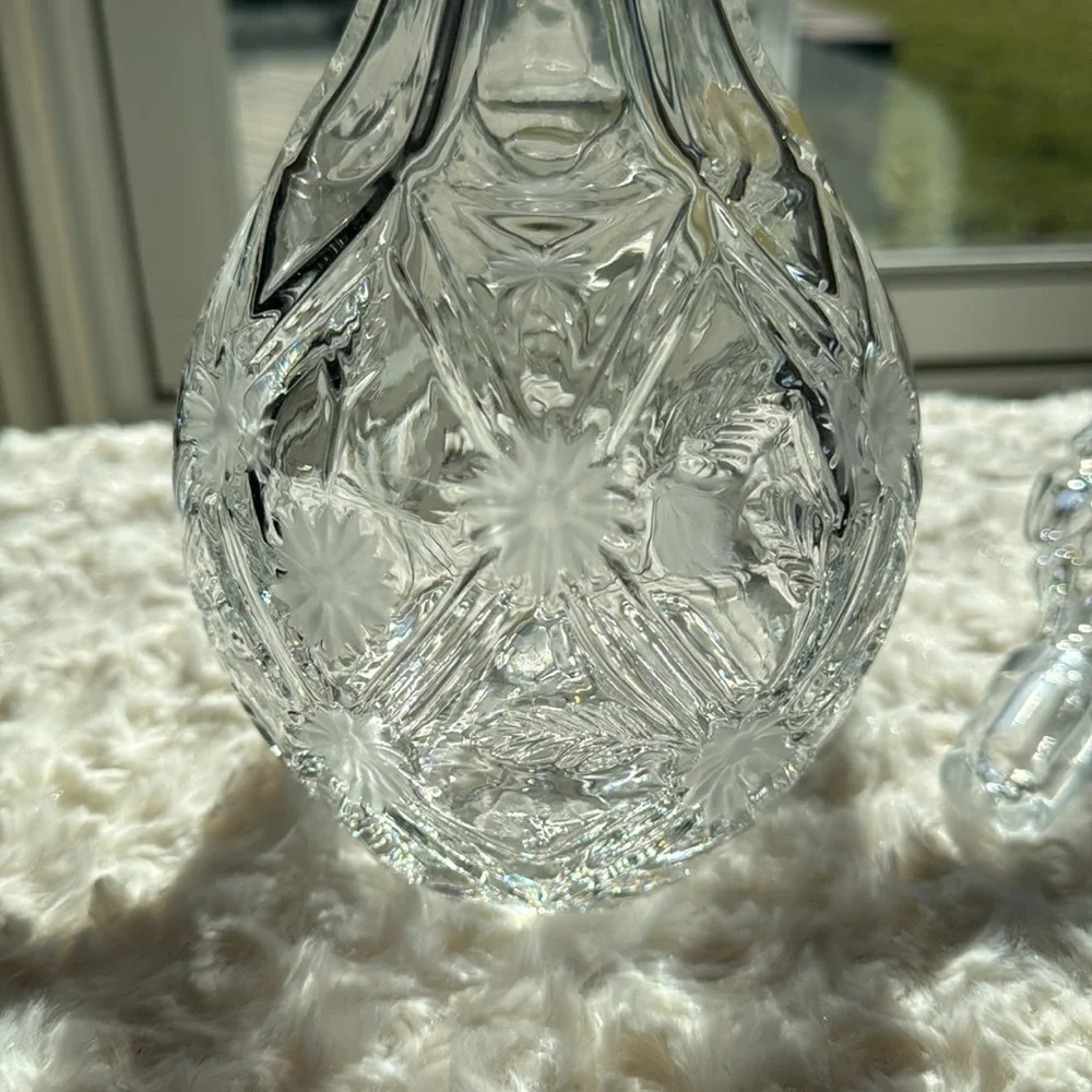 ANNA HUTE~BLEIKRISTALL~CRYSTAL DECANTER~BEAUTIFUL CUTS & DESIGN~KCC